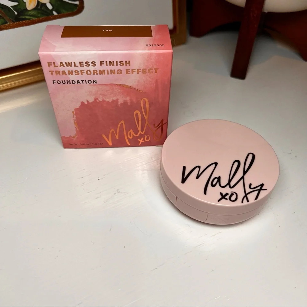 Mally Beauty Flawless Finish Transforming Effect Foundation - Tan